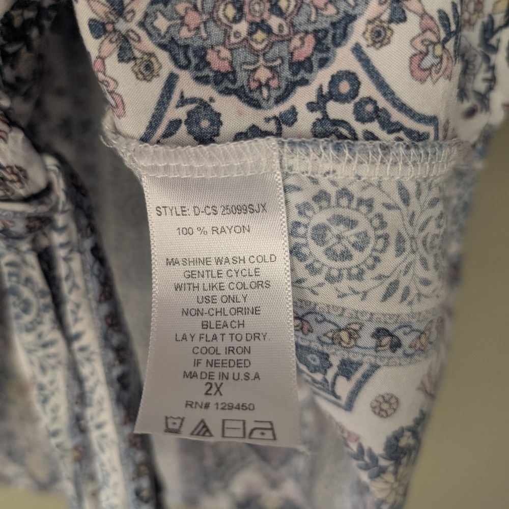 1010- Elegant Blue and White Patterned Women's Blouse Size XXL V-Neck - Picture 4 of 8